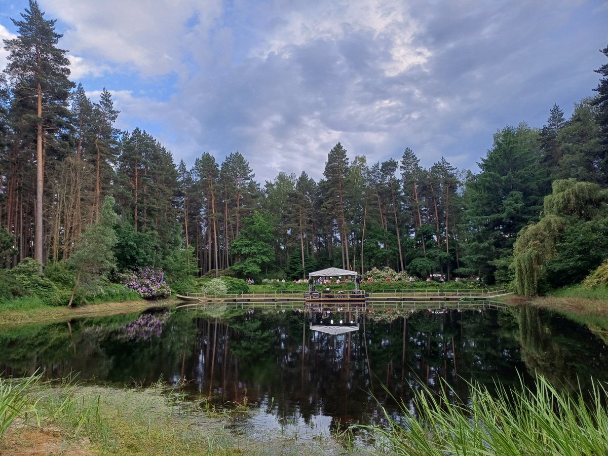 ...gaidot Pērkonu...sapņu iespēja... dzirdēt Ulda Rudaka izcilo gaumi...#rododendros