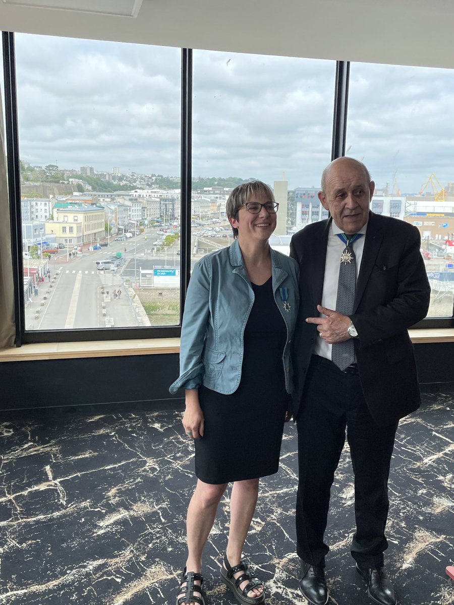 Bravo ⁦<a href="/AuroreDavaine/">Aurore Davaine</a>⁩ pour cette décoration amplement méritée et remise par son Président 😉superbe parcours au service des océans comme bien commun 👏