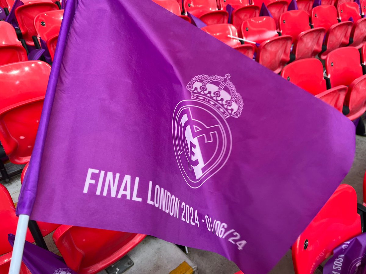 🏳️ Banderas del Real Madrid en la grada donde mañana estarán los aficionados merengues en #Wembley 📸 @matoribio85