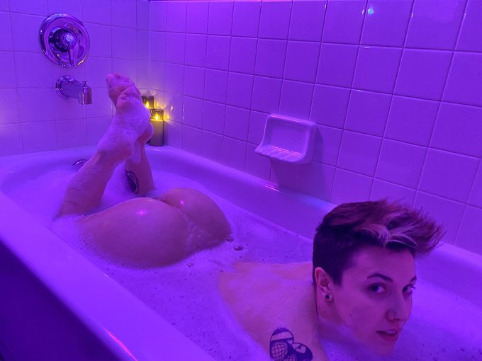 babe in the bathtub 🫧 https://t.co/31lXfjfIT2