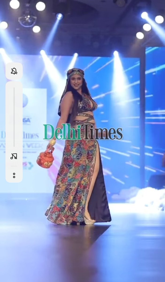myfavmannara's tweet photo. #MannaraChopra @memannara Absolutely looking Fabulous 👌👌👌👌🔥🔥🔥🔥🔥🔥🔥🔥
#mannarachoprafan
#DelhiTimes
#FashionShow
#BohoLook
#Sexy #MannaraKiTribe https://t.co/805CYfyOZT