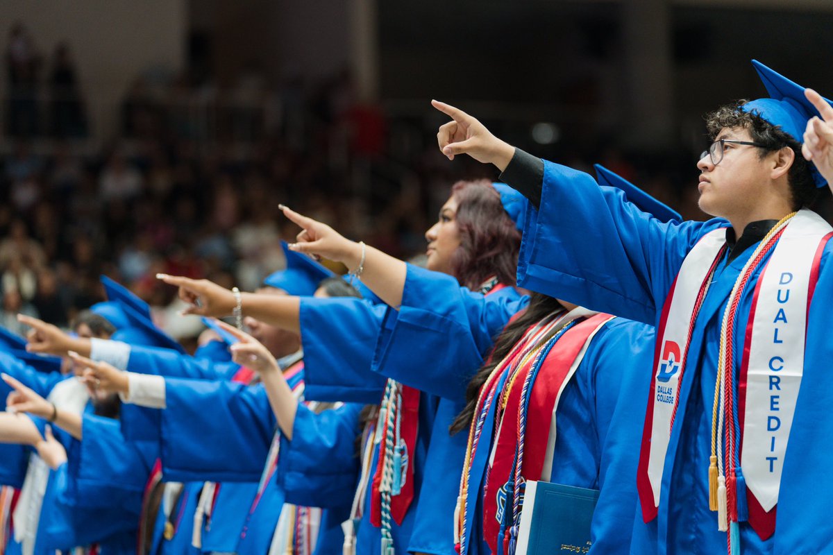 gisdnews's tweet photo. Congratulations to the South Garland High School Class of 2024! 🎓
These students' resilience shines bright, and today marks the end of a sweet chapter in their lives. We know they will go out and give it their all in the world. TITAN UP, and remember, once a Titan, always a Titan.
👏 Congratulations! 🎉
#TheGISDEffect