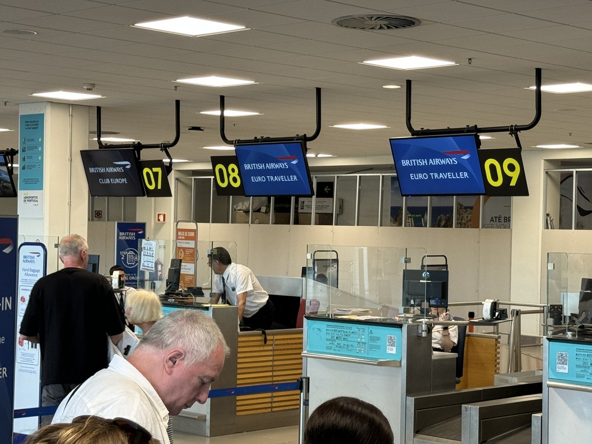 Fazzer66's tweet photo. In the check in q at Faro airport for @British_Airways flight to LGW , massive q for the only two check in desks for our flight while there are 3 check in colleagues for the BA flight to LHR sat doing nothing, just crazy!!
Not good enough @British_Airways https://t.co/PJAoEfMvG5