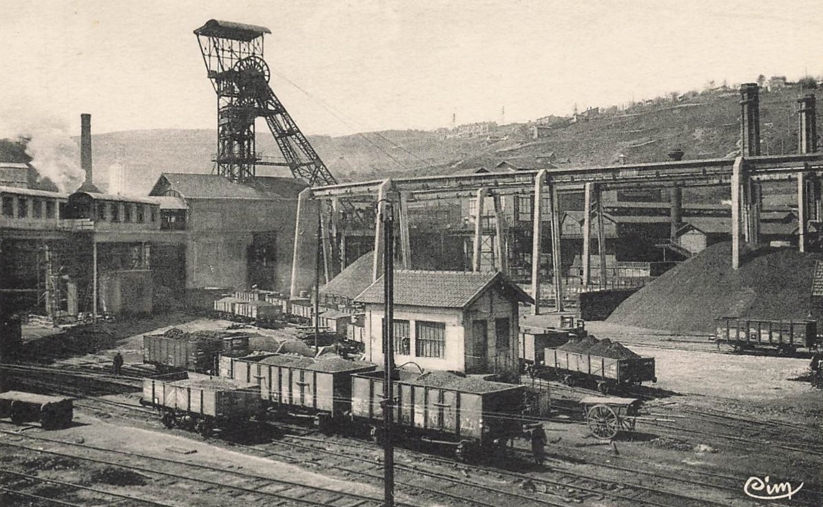 [42] la Loire Industrielle avec le bassin minier de St Etienne 1930s les puits Chatelus, la mine, fosses & wagons pour le charbon