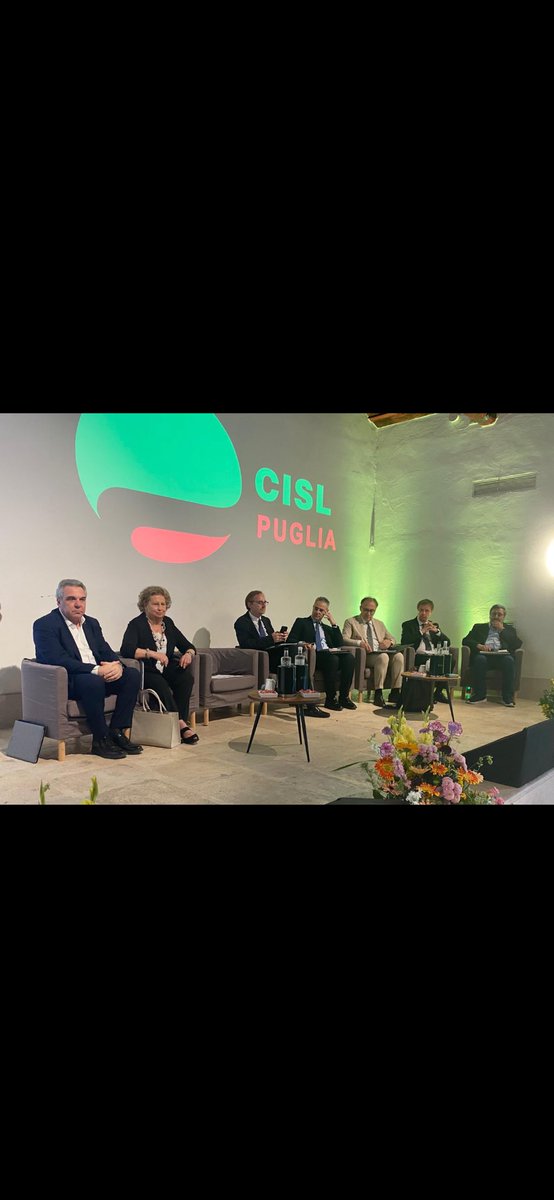 FaiPuglia's tweet photo. 🟢 “Puglia Risorsa del Mezzogiorno” il tema del partecipato convegno @CislPuglia introdotto dal SG @CastellucciAnto Tra gli interventi la Prof.ssa #MariaFalcone e le conclusioni del SG #LuigiSbarra @CislNazionale sulla necessità di rafforzare e radicare la cultura della #legalità https://t.co/1NpBcMa2bx