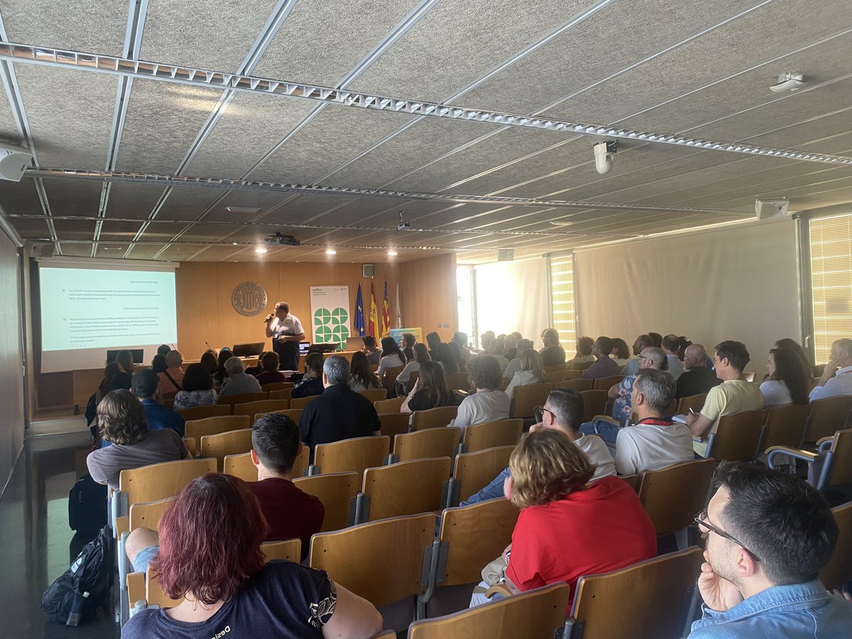 Última ponencia del día a cargo de <a href="/juanfratic/">Juanfra Alvarez-Herrero</a> “Retos y oportunidades de la IA en la educación”. Juan Francisco Álvarez Herrero nos ayuda como relator a extraer conclusiones de la jornada formativa de hoy.