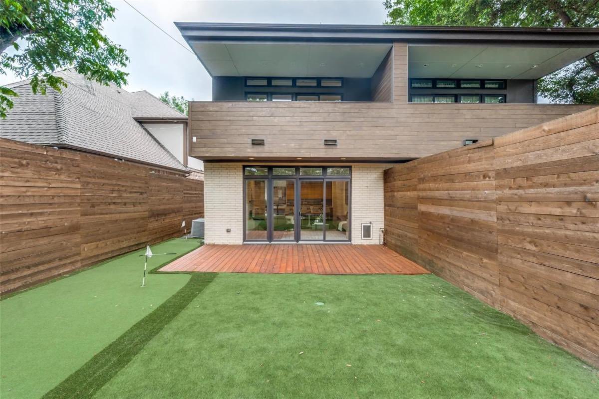#featurefriday This Modern Single Family Attached Home Steps From Lower Greenville’s Restaurants

listed by Hailey Kim | Iconic Real Estate
@hailey_iconic_re <a href="/iconic/">Iconic</a>.estates 

OPEN HOUSE | JUNE01 // 1-3PM

details >> citi.ly/0ls

#moderndallas #dallasmodern