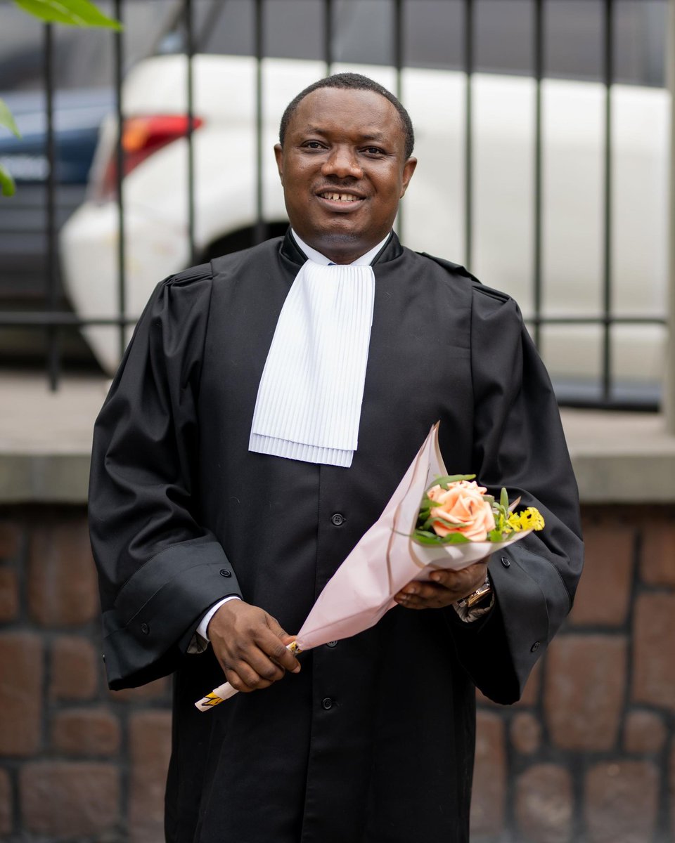 HonoreMvula1's tweet photo. C’est avec une immense joie que j’ai prêté serment au barreau de Kinshasa - Matete, un acte mémorable guidant ma carrière. En tant qu'avocat, je m'engage à garantir l'accès équitable à la justice pour tous. Assistant à la Faculté de Droit de l'Université de Kinshasa, ... https://t.co/3z6eMHfQS6