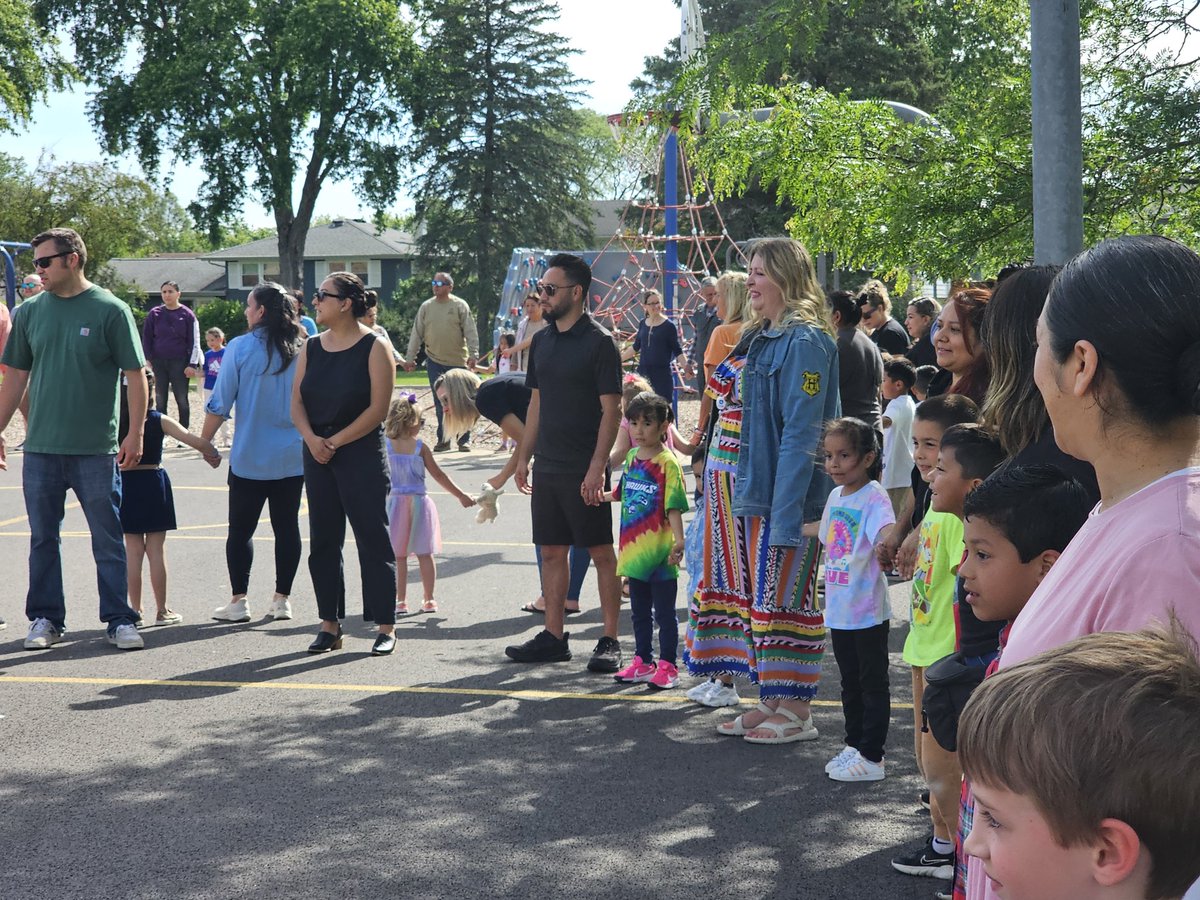 Thank you <a href="/alisonokonis/">Alison O'Konis</a> for another great kindergarten performance! Families joined the fun and danced.🙂