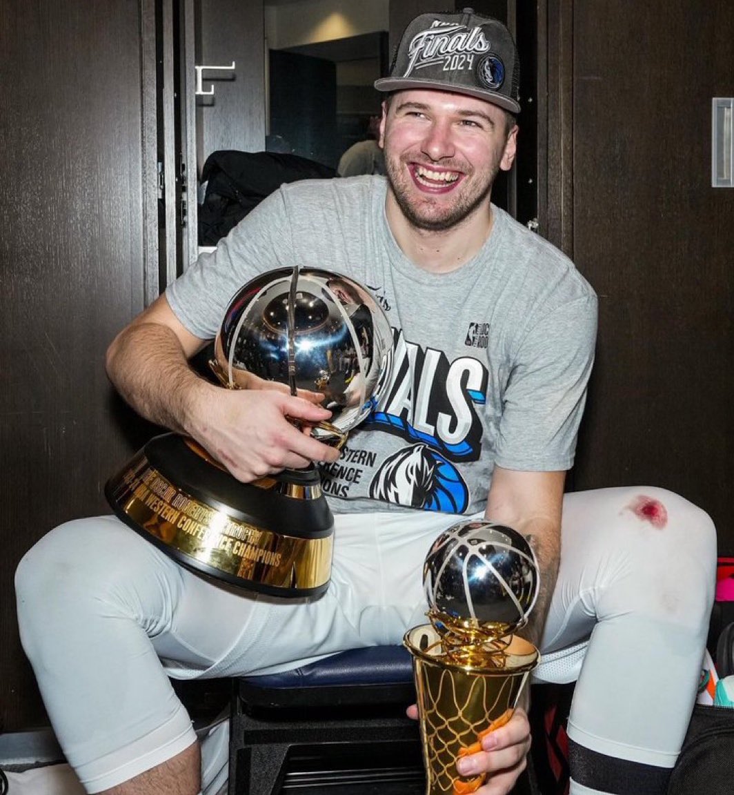 brasilcoast2's tweet photo. Luka Doncic lidera os playoffs em:

- Pontos 
- Rebotes 
- Assistências 
- Roubos de bola 
- Arremessos convertidos
- Bolas de 3 convertidas
- Lances livres convertidos 

Que coisa bizarra. https://t.co/JnlF2y74Jf
