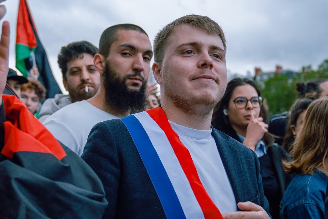 GilbertCollard's tweet photo. Mais pourquoi Boyard n'a-t-il pas encore de longue barbe ? https://t.co/5IPJBO0eEF