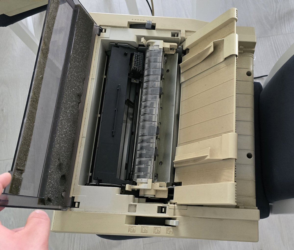 VejvyCZ's tweet image. Test tiskárny pro kamaráda do PC muzea. Bohužel nejedou všechny jehly.
#oldcomputers
#WindowsMe
#msdos
#PentiumMMX