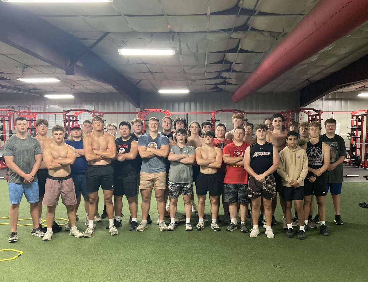 JoelWya43540015's tweet photo. Had some players at a basketball shootout but still a good Friday turnout! 2 great weeks of work put in by these guys! ⚡️🏈💪🏼⚒️🪨 #proudcoach https://t.co/jeZYMNLv3c