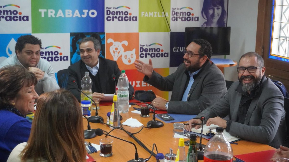 #LaTerceraPM | La reuniones privadas del ministro Cataldo y el subsecretario Orellana para destrabar el lío del CAE bityl.co/QFfa