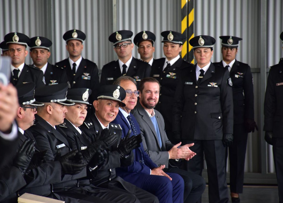 tassanoeduardo's tweet photo. Acompañando el 18° Aniversario de la Policía de Seguridad Aeroportuaria, una institución esencial para la protección de nuestra ciudad. https://t.co/JNeKsHnCui