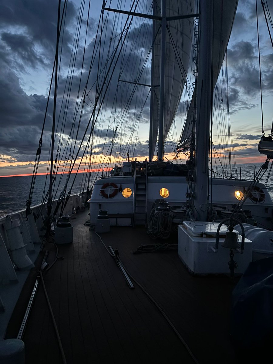 ScheepjesS's tweet photo. Geweldige reis met de Eendracht gemaakt! Vanaf Rotterdam via Southwold (Engeland) terug naar Scheveningen. Super weer gehad en veel geleerd met de bemanning. 👍💪⛵🇳🇱
#Eendracht #Zeilen #stcgroup #bootjeskijken https://t.co/EwxRlZIfiS