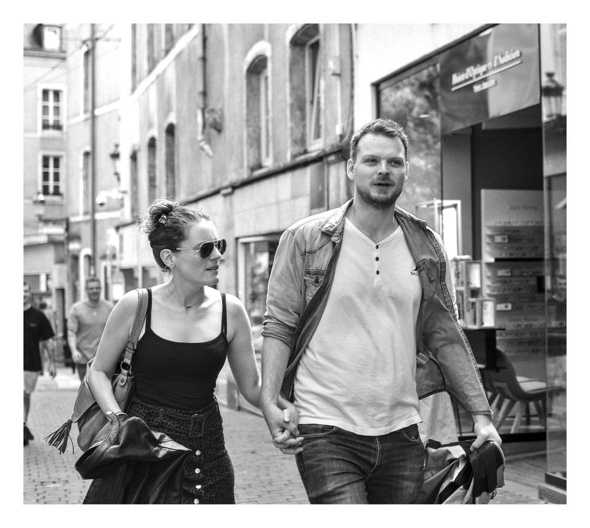 📸 SG* à Metz, mai 2024.
#Photo #Photographie #Photography #CandidPhotography #StreetPhoto #StreetPhotography #UrbanPhoto #UrbanPhotography #BlackAndWhitePhotography #BlackAndWhite #People #CityLife #StreetLife #Metz