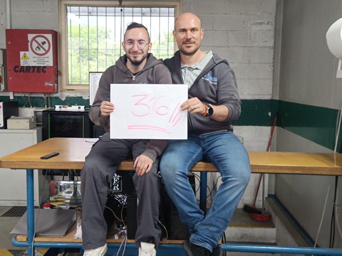AutoDelFrateSrl's tweet photo. Questo mese siamo riusciti a raggiungere il più alto numero di clienti che hanno SCELTO NOI 💪 per fare la revisione del proprio veicolo!!  ❗❗✅✅✅✅✅

Grazie per averci scelto ❗❗💯 Grazie per aver apprezzare il nostro impegno ❗… https://t.co/8NB7rEECCT https://t.co/pUiLz4uk5l
