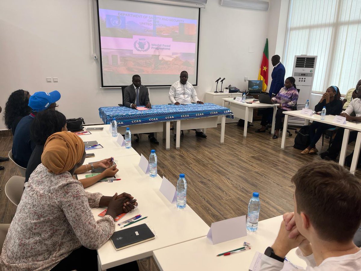 #Cameroon🇨🇲   Prioritizing safety in the skies✈️   @UNHAS & Cmr🇨🇲's Civil Aviation Authority #CCAA staff build rapport & gain critical insights into ICAO’s Technical Instructions for Safe Transport of Dangerous Goods by air   Safe skies start with informed professionals! 😊✈️