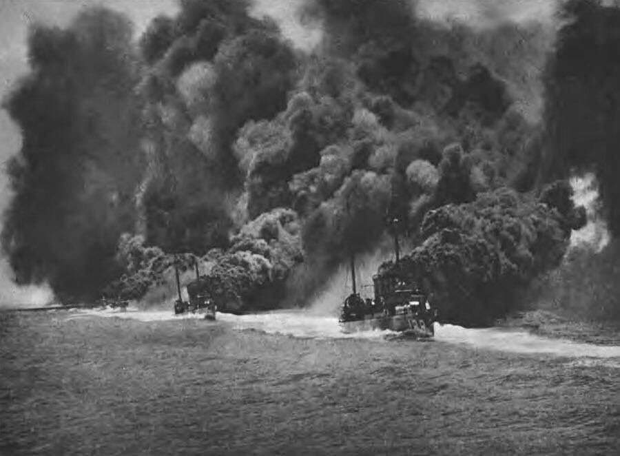Today marks the anniversary of the Battle of Jutland. Nearly 6,000 British men never returned, 14 ships were lost and 647 men were wounded. 

At the going down of the sun and in the morning, we will remember them. #LestWeForget