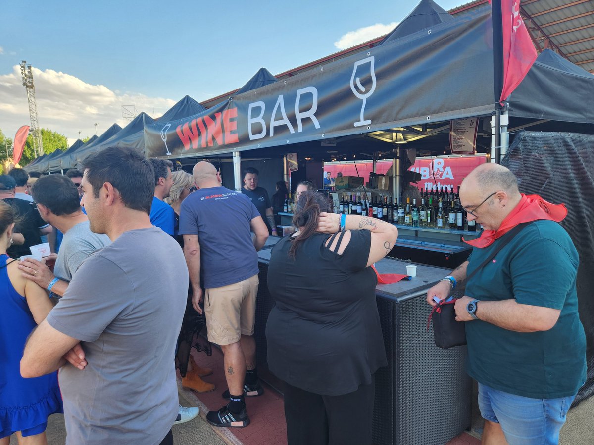 Ya en marcha el <a href="/Festial_/">festial_lamancha</a> con <a href="/comandantetwin/">Comandante Twin</a> en Alcázar de San Juan con #VinosdeLaMancha #WineBar <a href="/rutavinomancha/">Ruta del Vino de la Mancha</a> #DOLaMancha