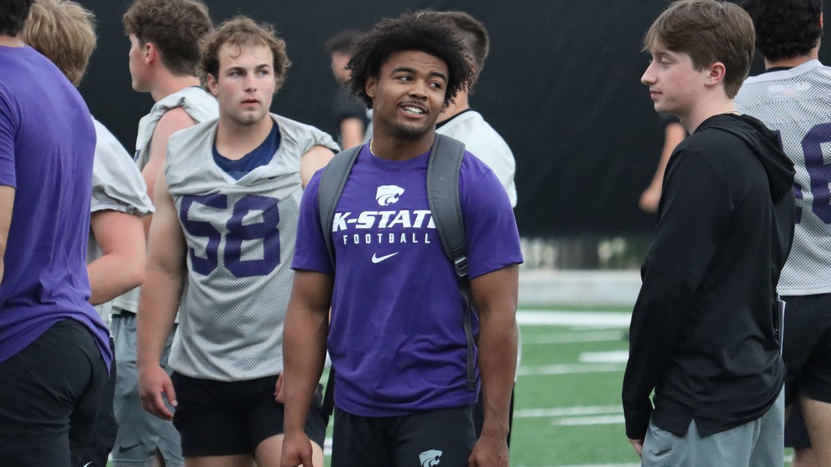 Not that we haven't seen him in purple before, but here's your first look at @dylan_edwards02 as an official roster member of @KStateFB during last night's Elite Camp. Physically, he's a lot different than those ol' @DerbyPanther days! 💪😈 📸: @zaccarlson