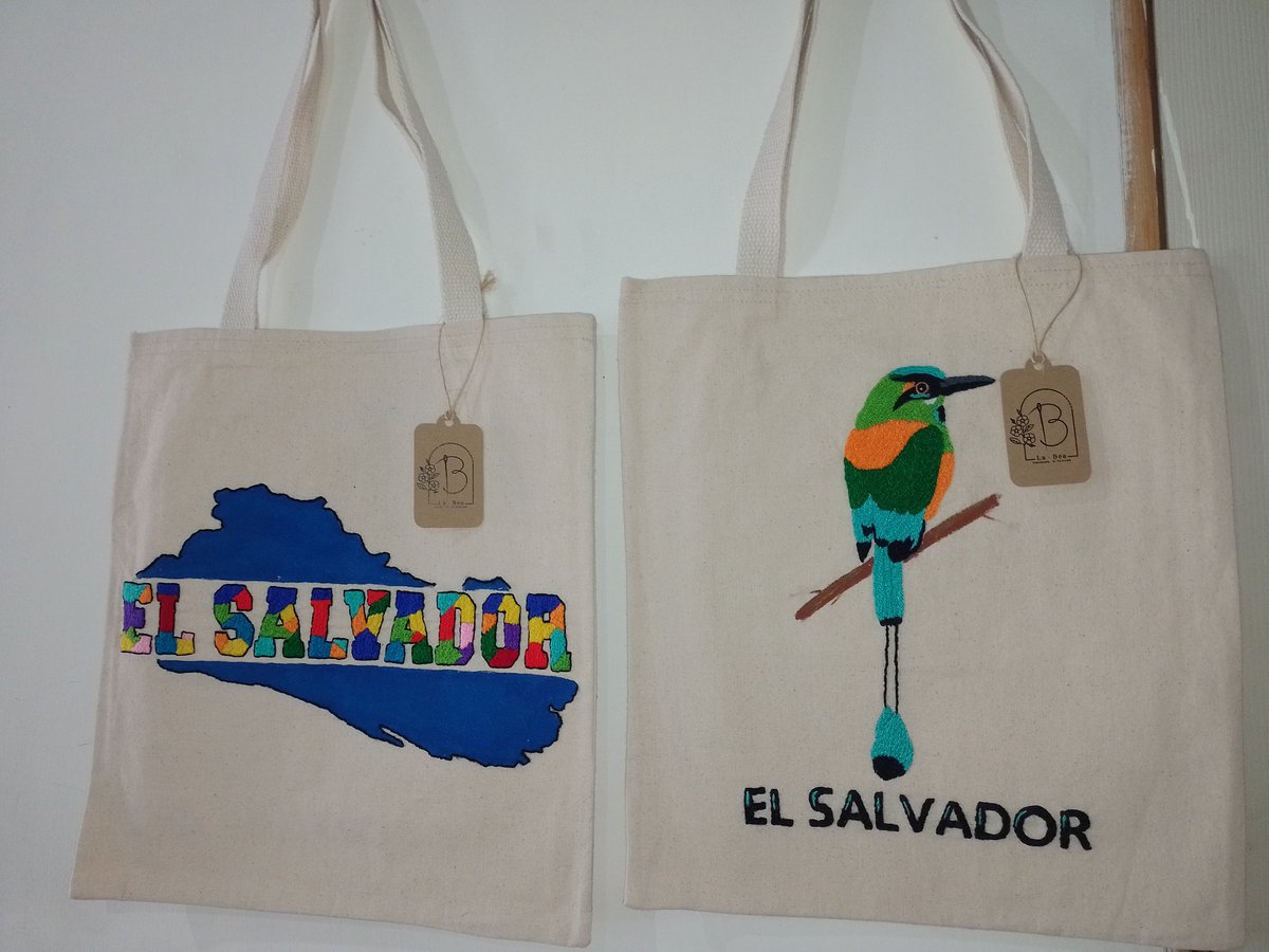 Si quieren llevarse un recuerdo de #ElSalvador, les tengo estas totebags disponibles  🇸🇻
 Bordadas y pintadas a mano.

Info en DM.