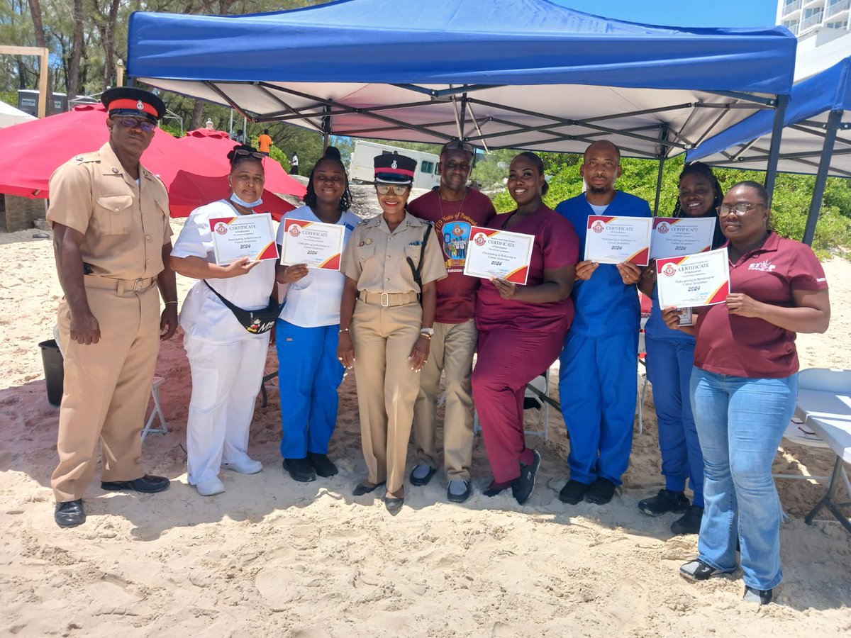 RBPFPolice's tweet image. The Paradise Island Division hosted a Physical Fitness Day on Cabbage Beach, coordinated by Sgt. 3374 Campbell in partnership with the Ministry of Health and Ministry of Tourism. #FitnessDay #CommunityHealth #ParadiseIsland #HealthyLiving