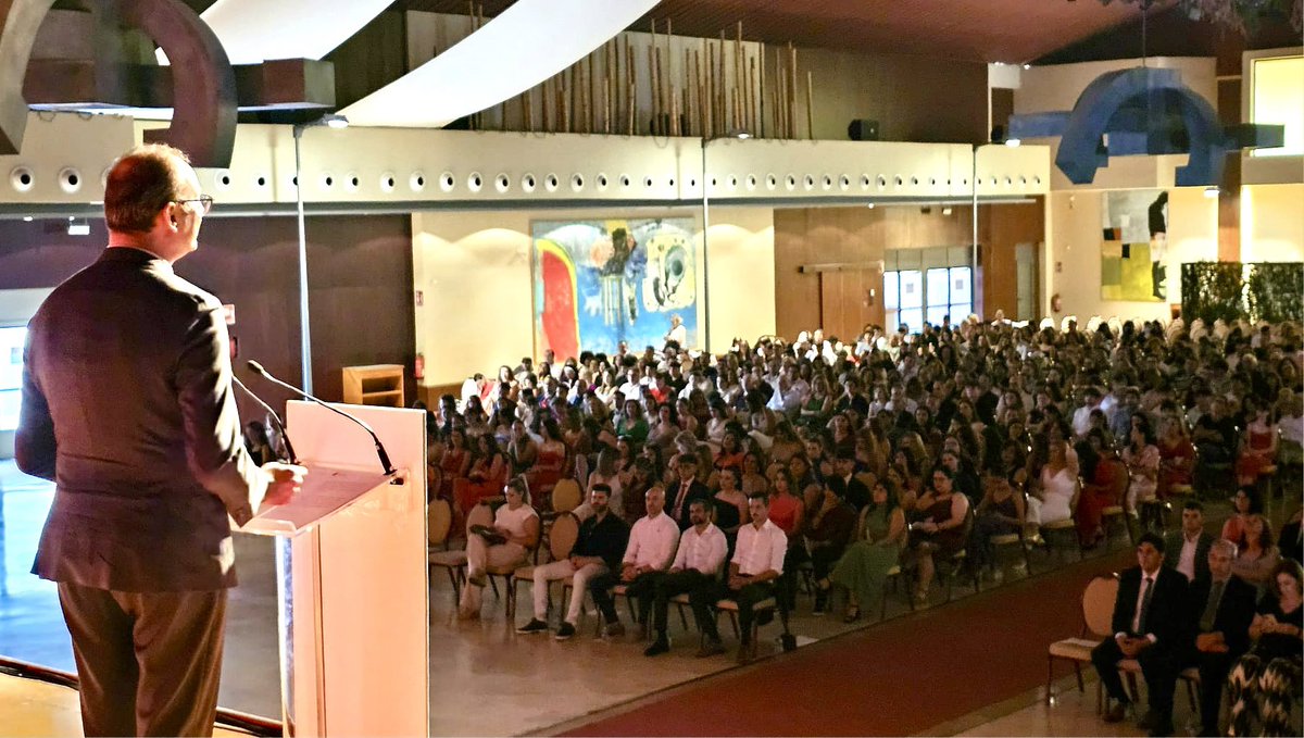 📸 El consejero de Educación, Formación Profesional y Empleo, Víctor Marín, felicita a los nuevos graduados de la Promoción 2022-2024 del Instituto de Formación Profesional de Amusal.  #FP #Educación #RegióndeMurcia