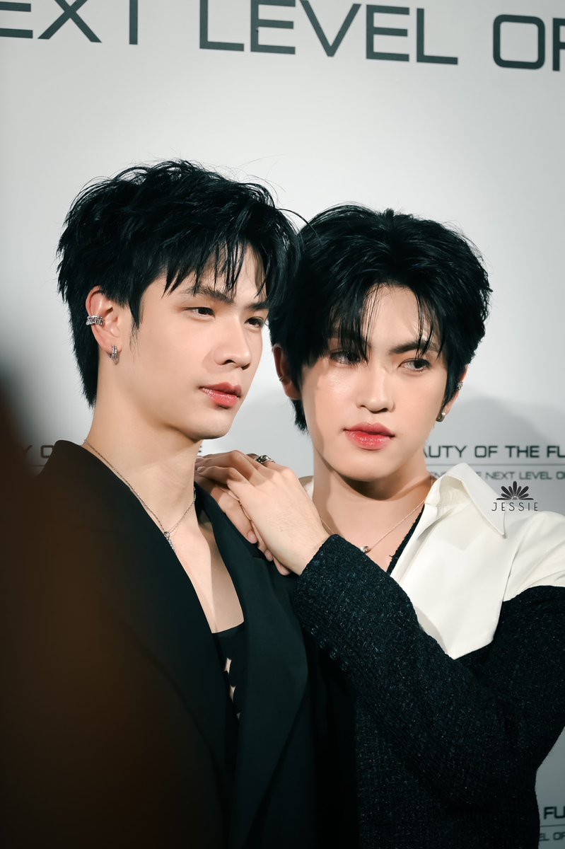 jefflixs's tweet photo. #kkim_pst
#LOrealLUXExLatteKim 
#BEAUTYOFTHEFUTURE https://t.co/xGsDAkhzwS
