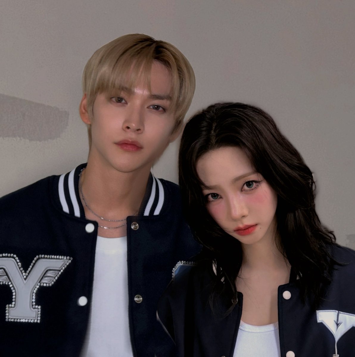 solivagnte's tweet photo. ㅤ 

"You two look good together, want me to take a picture?"
"No."
"Come on, you won't regret it."
"I said n–" 
And that time he pulled her waist closer.

 ㅤ https://t.co/MA7khtcHXX