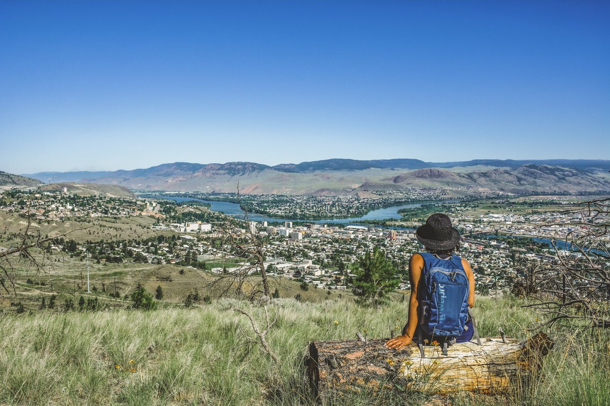 We know some of you are outdoorsy folk! Some of the best trails are only minutes from the city centre &amp; with views like this why wouldn't you take advantage of it 🥾 Do you know the location of these two great Kamloops Parks? #ExploreKamloops

📸: Mary Putnam
📸: Field &amp; Forest