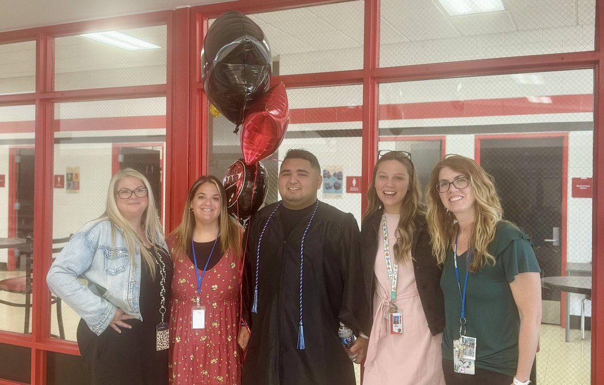 maceyreese11's tweet photo. Congratulations to the class of 2024! Thank you for making my first full year of teaching so memorable. You will do great things! ❤️🤍🎓 https://t.co/OHJ3uoQDnt