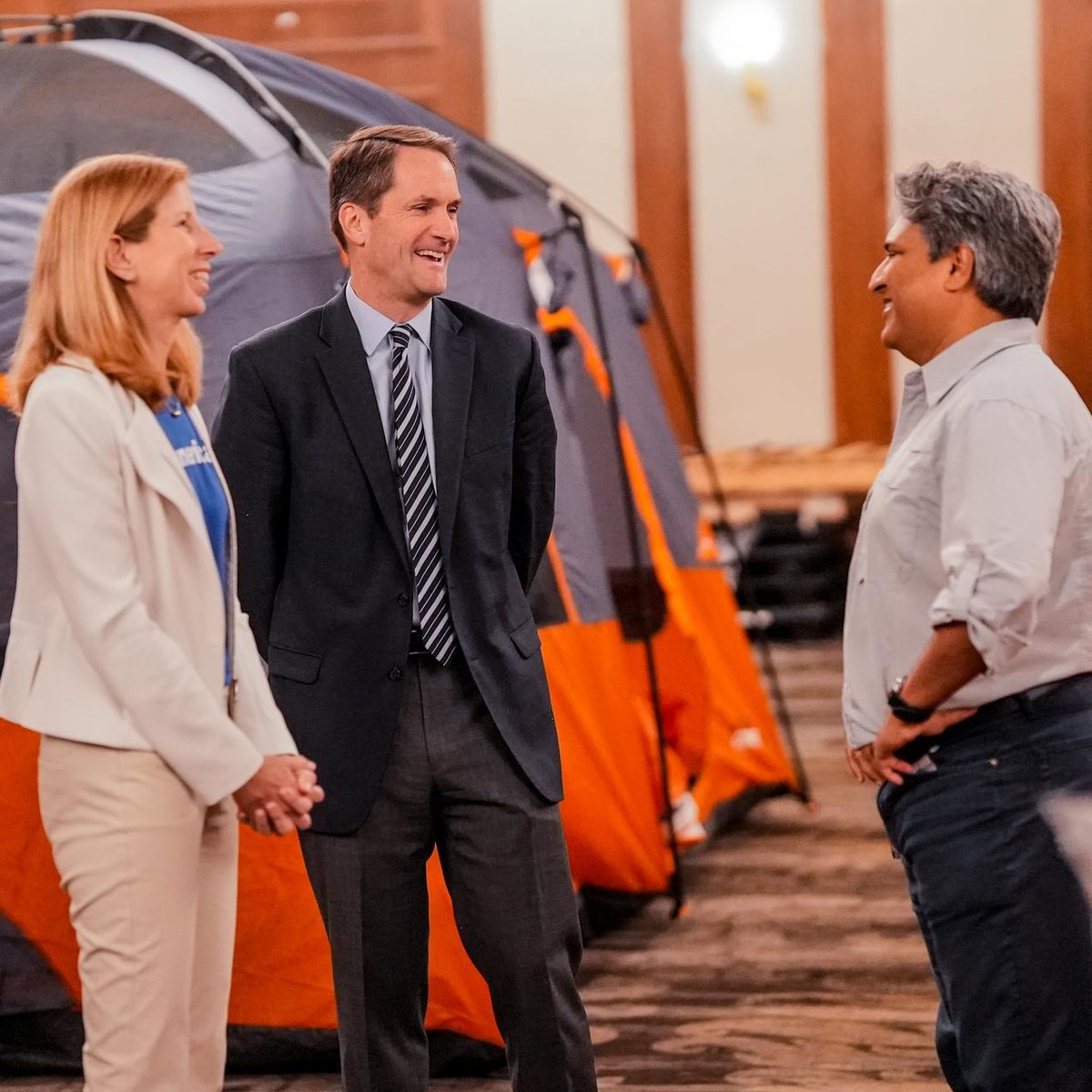 Americares's tweet photo. A huge thank you to Congressman Jim Himes @jahimes  for stopping by our #Americares Emergency Medical Team training in Stamford yesterday! Our staff and volunteers were hard at work learning about critical components of our mobile medical tents, pharmacy, exam rooms and WASH capabilities so they can be ready whenever an emergency arises. Learn more about our Emergency Programs and what our response process looks like here, https://t.co/e6w27zg7kh