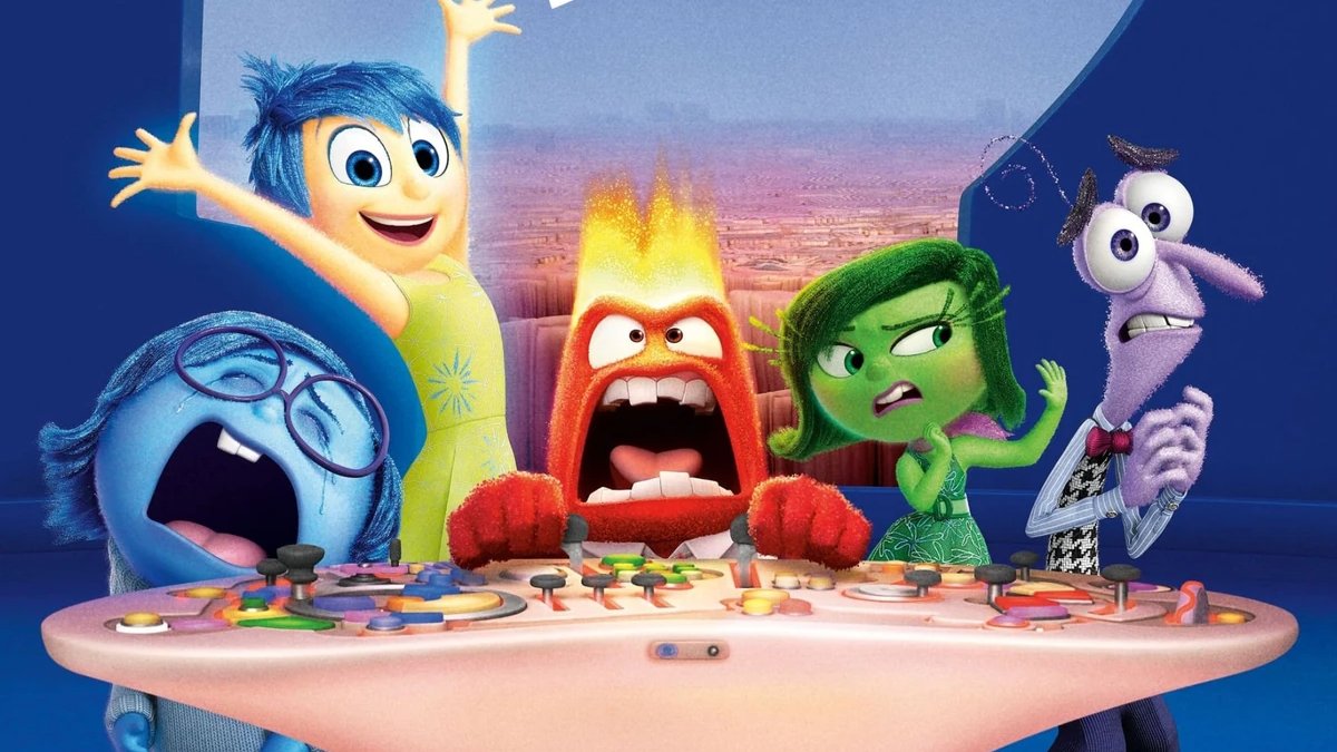 😍 ELES VENCERAM! O presidente da Pixar, Jim Morris, confirmou que #DivertidaMente vai ganhar uma série entitulada 'Dream Productions'. A trama será focada no estúdio de cinema responsável por criar os sonhos de Riley e tem previsão de estreia para 2025.