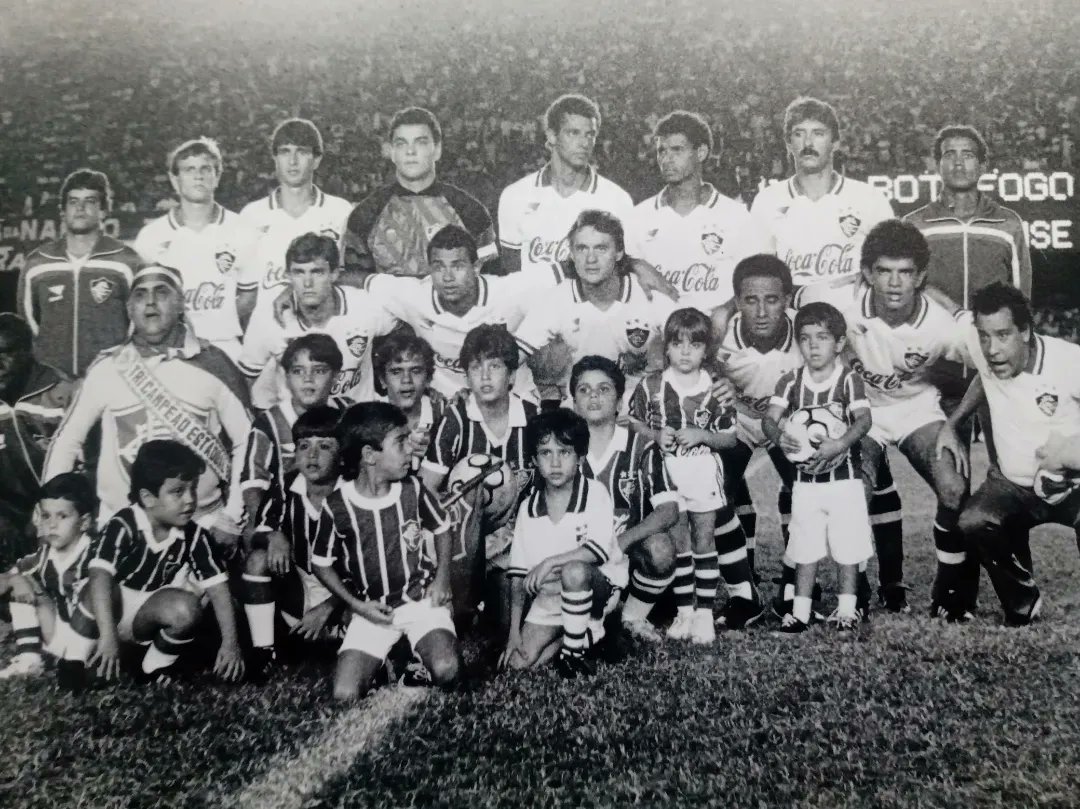 P10Fabio's tweet photo. Relíquia: Primeira vez que fui ao Maracanã, entrei no campo com o time. Botafogo 2 x 2 Fluminense, 21/05/1989. 🇭🇺 https://t.co/8P9fgMBo80