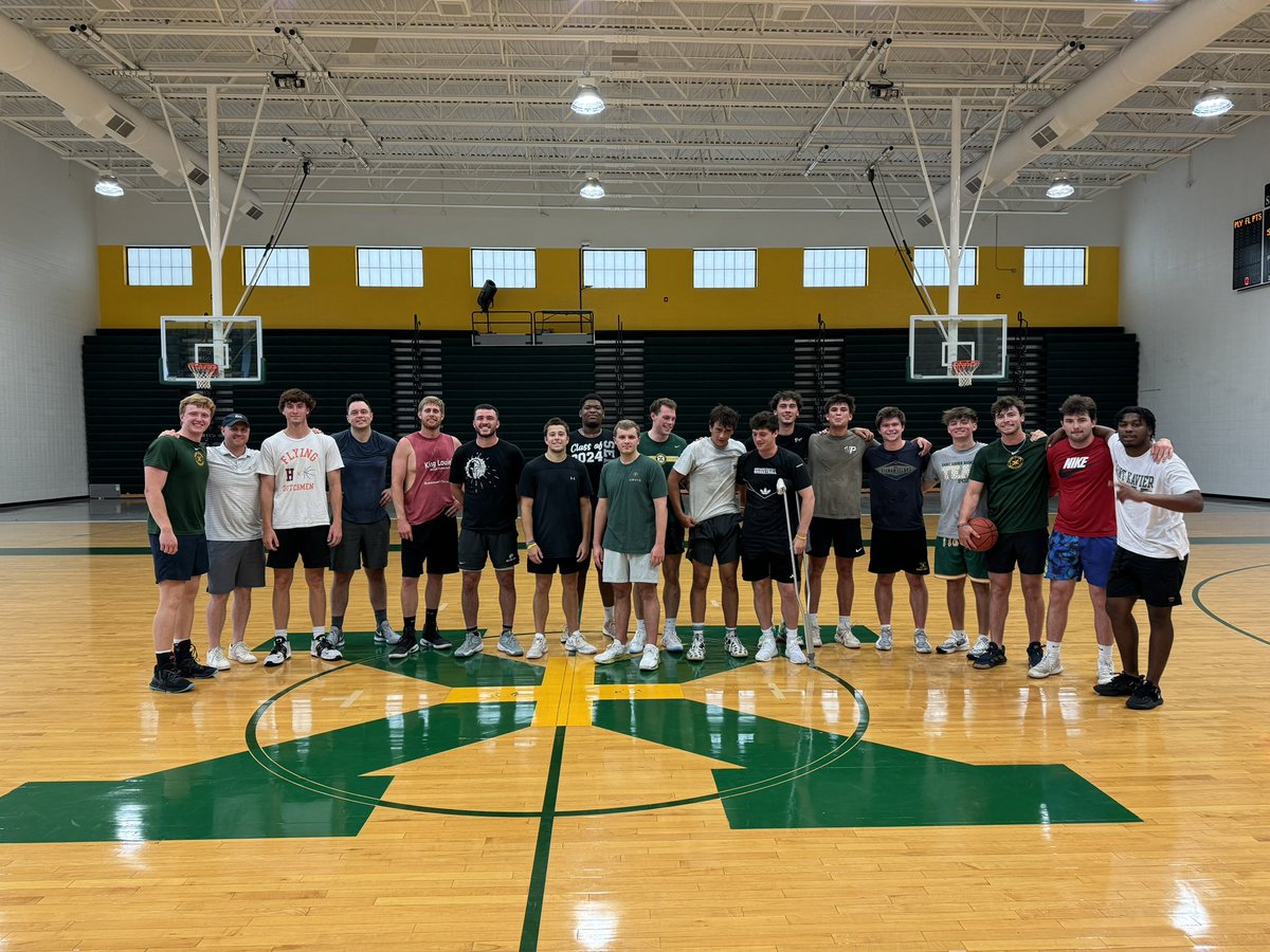 StXBasketball's tweet image. Had so much fun at our annual alumni open gym this week. So rewarding to catch up with these amazing guys. Fathers, husbands, college students, recent college graduates, high achieving business professionals, and everything in between. We missed all the guys who live out of town.