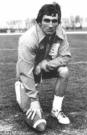 AtoZSportsNFL's tweet photo. One of the most unlikely NFL pipelines runs through Eastern Illinois University 👀

- Jimmy Garoppolo ('10-'13)
- Tony Romo ('99-'02)
- Sean Payton ('83-'86)
- Mike Shanahan ('70-'72)

Since the 70s, they've produced 7 NFL draft picks, 4 NFL coaches (3 SB wins), and 2 CFB Hall of Famers 🤯