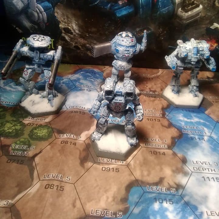 #battletech I'll be glad to get the new Rifleman IIC mini soon with the Kickstarter. That is an Imp-C I converted with a bit of green stuff to make it into an LRM 20. Clan Ghost Bear 2nd line 'mechs including a Hunchback IIC and Hellfire.