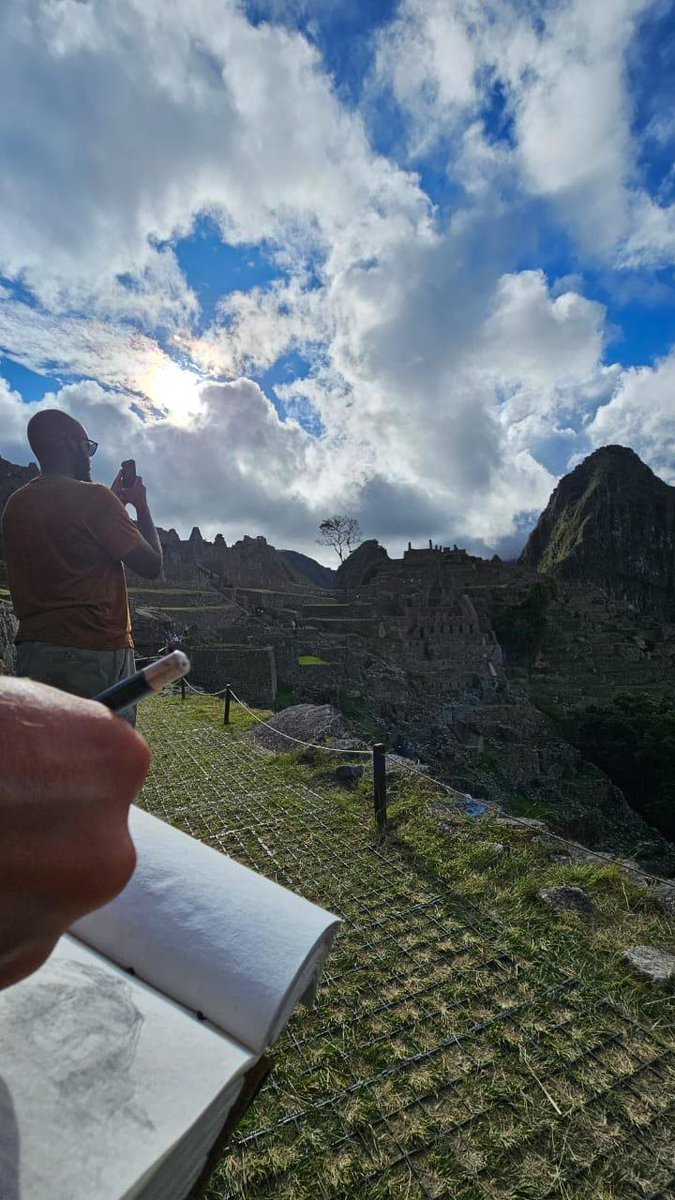 Doing some sketching while  <a href="/machupicchu/">Machupicchu Perú</a>