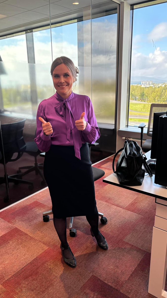 Kaus 3. maí og ætla að láta það duga en hvet alla með viti til að mæta og kjósa á morgun.