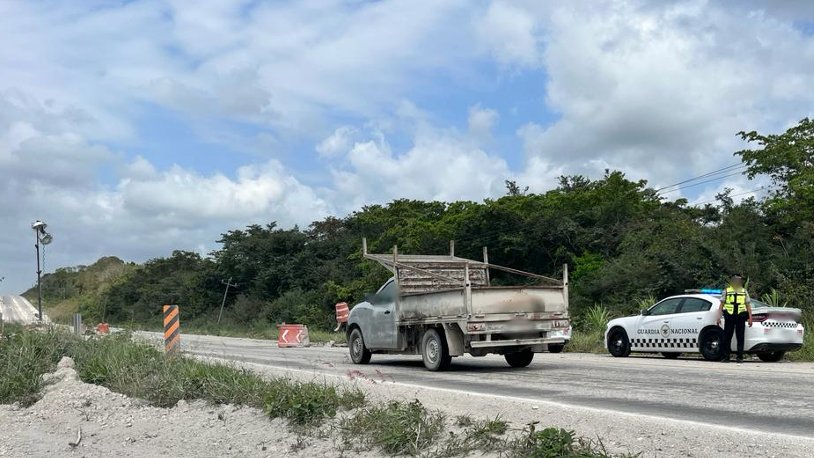 #PrecauciónVial en #QuintanaRoo continúa reducción de carril de circulación por la aparición de socavón, aproximadamente en el km 184+400 carretera (870) Francisco Escárcega-Chetumal, dirección Xpujil. Disminuya su velocidad.