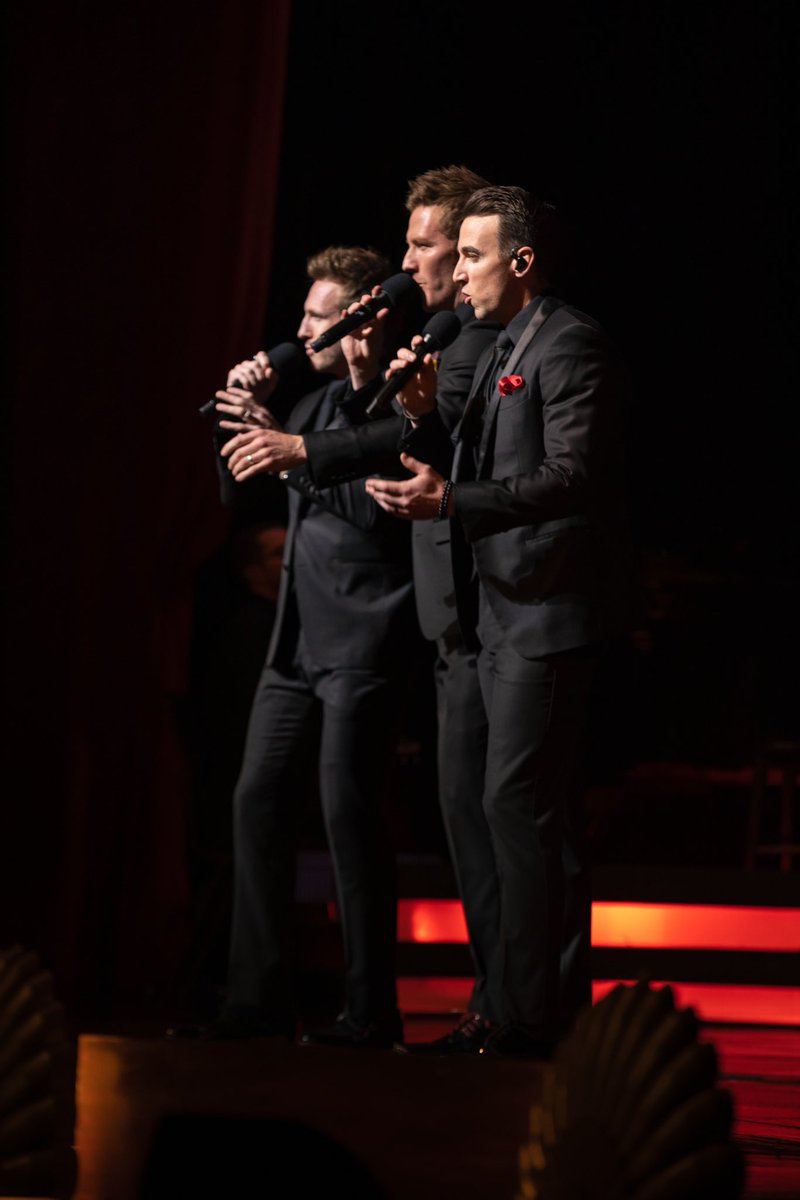 We miss #performing on a stage 🥹

We always have the best audience thanks to our #GENTRIfaithful! 

Comment your favorite song you have seen us perform live!