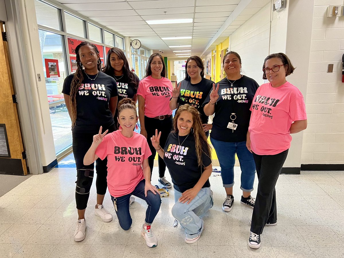 NEISDPreK's tweet photo. Wishing all our Pre-K students and families a fantastic summer break filled with relaxation, fun, and adventure! 
☀️☀️☀️
¡Les deseamos a todos nuestros estudiantes y familias de Pre-K unas fantásticas vacaciones de verano llenas de relajación, diversión y aventuras!
#NEISDPrek https://t.co/Yi7hP5FVtG