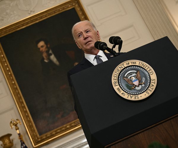 Biden: Trump Verdict Proves 'No One Is Above the Law': President Joe Biden said the guilty verdict in Donald Trump's New York criminal trial proved 'no is above the law' and called it 'reckless' and 'dangerous' for people to question the validity of the… dlvr.it/T7g769