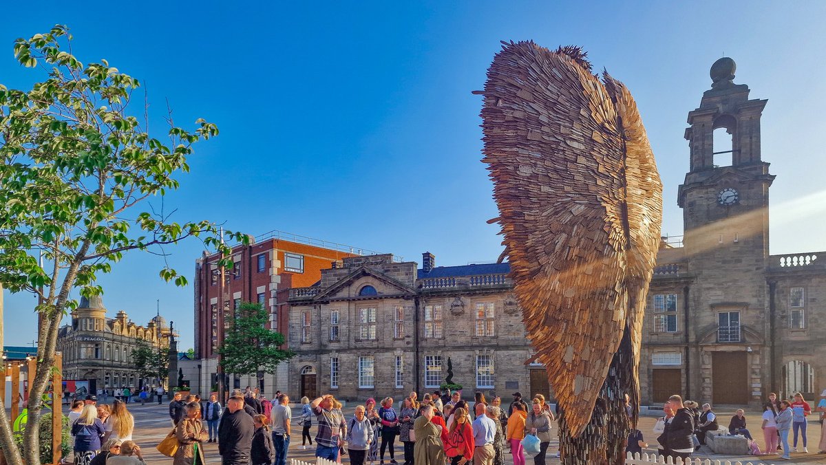 FutureSunlun's tweet photo. The Knife Angel has arrived at Keel Square and will be on display from May 31st to June 28th. The 27-foot-tall sculpture is made from 100,000 surrendered blades. https://t.co/Irac51emEv