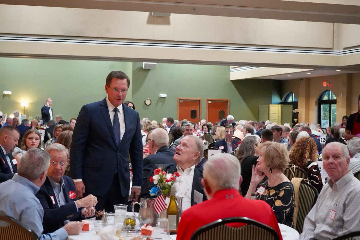 Thank you to @MarshaBlackburn, the Cumberland County Republican Party and the CC Republican Women’s Club for a wonderful evening! #ReaganDayDinner