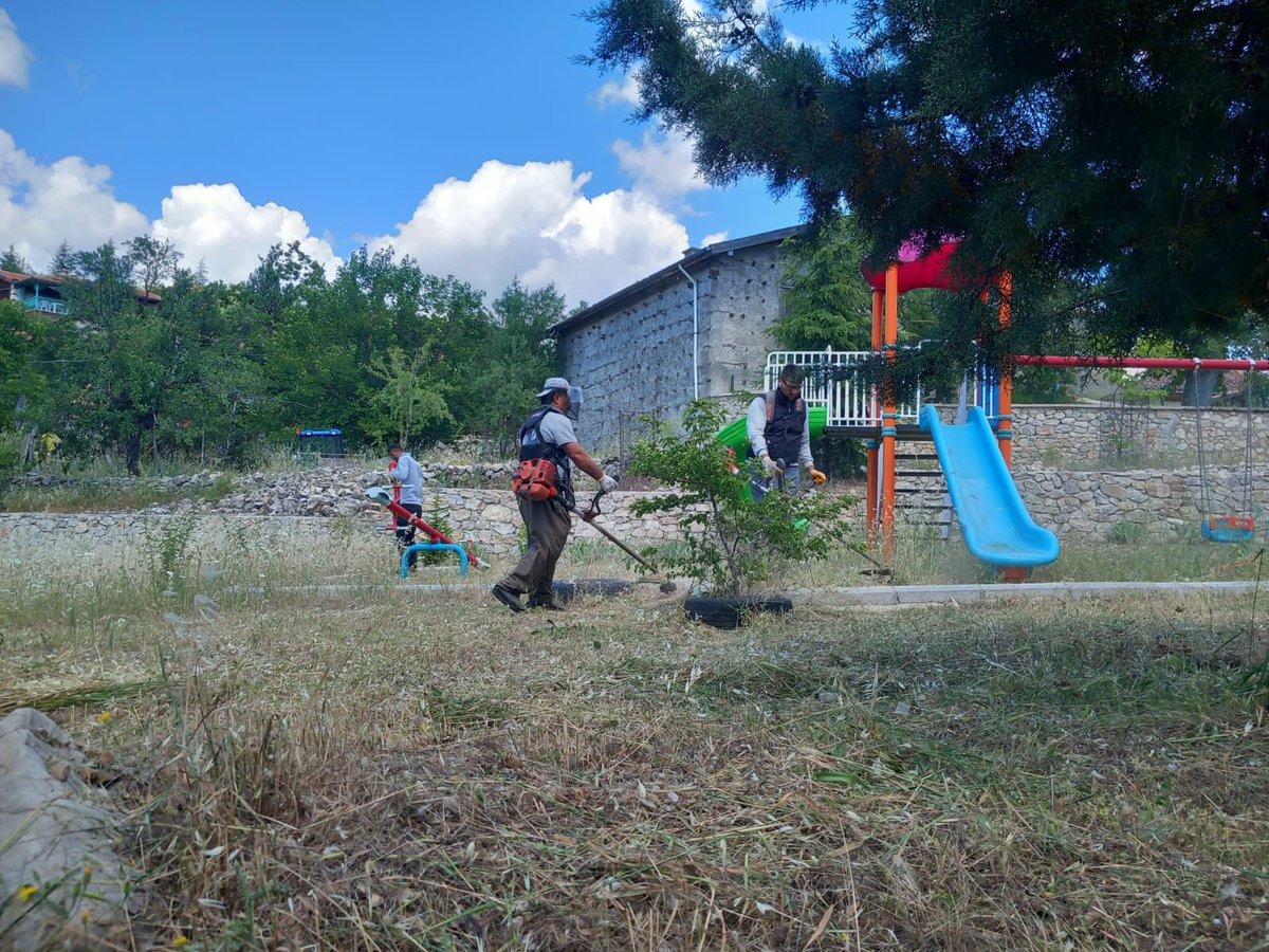 Belediyemiz Fen İşleri Müdürlüğüne bağlı ekiplerimizce, #Belenalan Mahallemizde 
yabani ot temizliği ve genel temizlik çalışmaları devam ediyor. 🧹✅

Tertemiz bir #Akseki için çalışıyoruz!