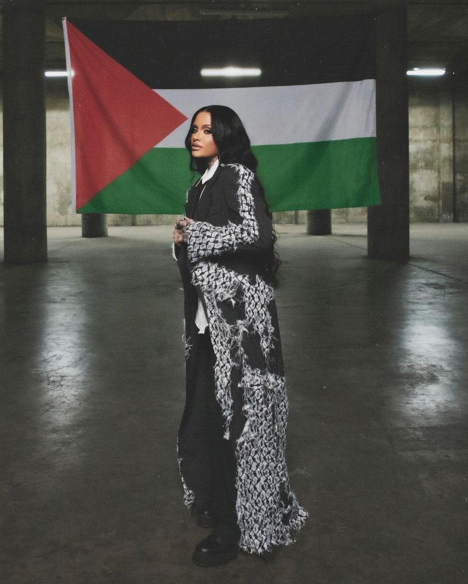 Kehlani continues to show her support for Palestine in the “Next 2 U” music video. 🇵🇸