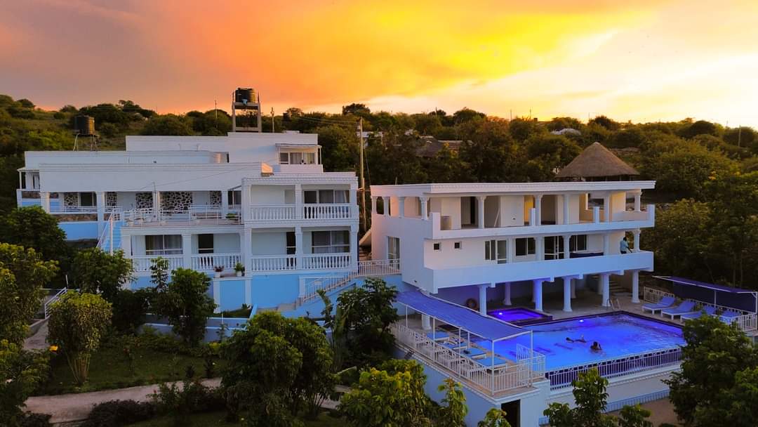 BLizzie_'s tweet photo. Takawiri Victoria Sands located in Takawiri Island, Lake Victoria. Rooms from 9000 Bb for 2.  📞 0723 798911. Please RT my next guest might me on your TL @Wafunya @wanza_ @Brianmbunde @SirLV @rodah_ @JusperMachogu https://t.co/3TirMriyE1